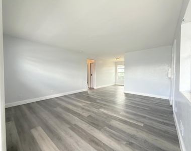 111 E 27th Street - Photo Thumbnail 4