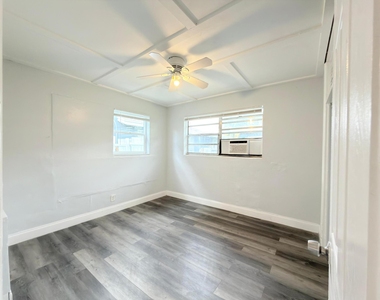 111 E 27th Street - Photo Thumbnail 5