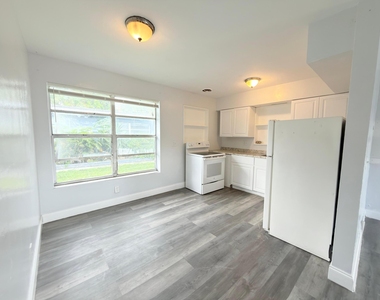 111 E 27th Street - Photo Thumbnail 3