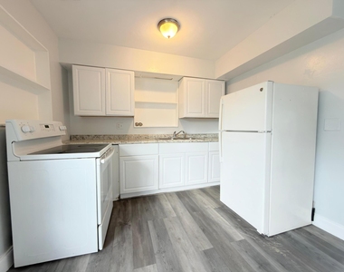 111 E 27th Street - Photo Thumbnail 8