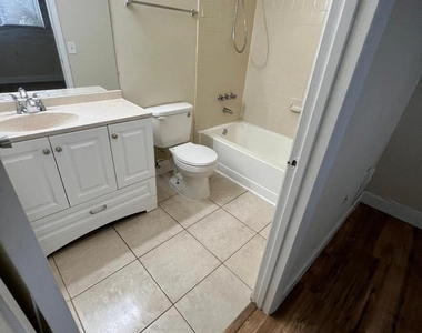 9458 Palm Circle S - Photo Thumbnail 4