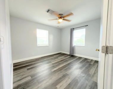 131 E 27th Street - Photo Thumbnail 14