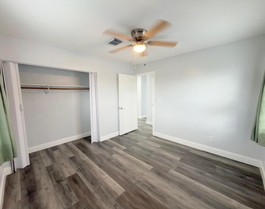 131 E 27th Street - Photo Thumbnail 18