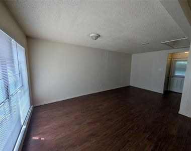 3827 Black Oak Drive - Photo Thumbnail 2