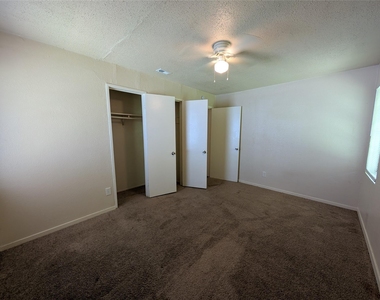 3827 Black Oak Drive - Photo Thumbnail 11