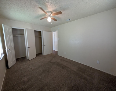 3827 Black Oak Drive - Photo Thumbnail 7