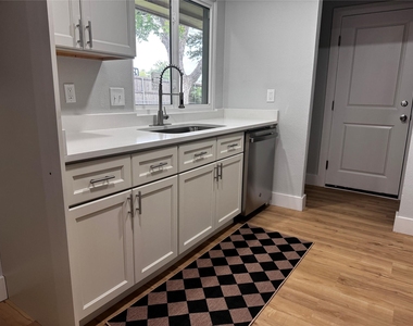 1826 Melrose Street - Photo Thumbnail 8