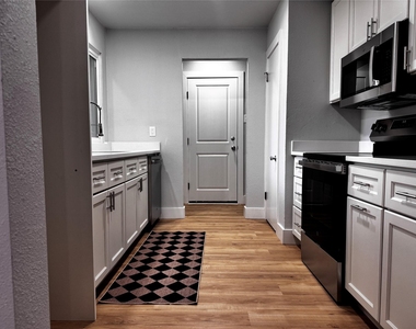 1826 Melrose Street - Photo Thumbnail 2