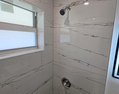 1235 Nw 5th - Photo Thumbnail 9