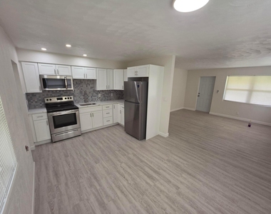 1235 Nw 5th - Photo Thumbnail 4