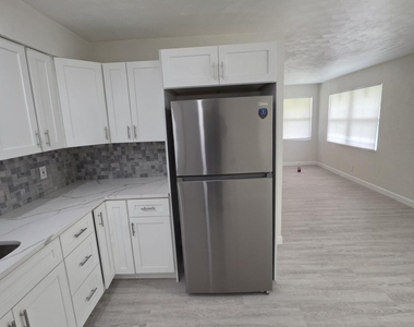 1235 Nw 5th - Photo Thumbnail 3
