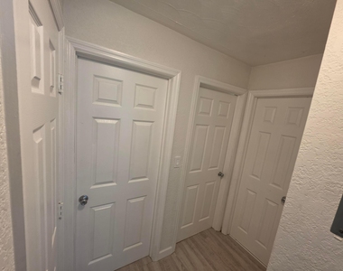 1235 Nw 5th - Photo Thumbnail 7