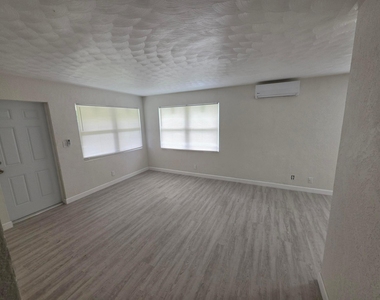 1235 Nw 5th - Photo Thumbnail 6