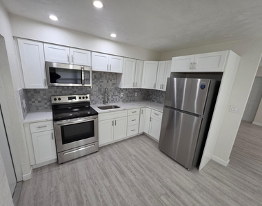 1235 Nw 5th - Photo Thumbnail 2