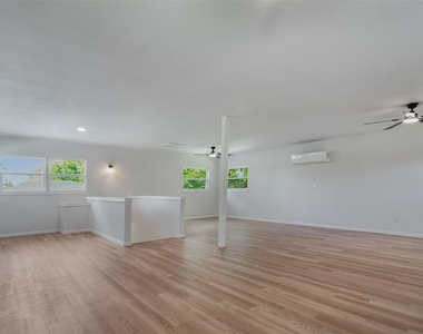 1421 S Scullin Avenue - Photo Thumbnail 5