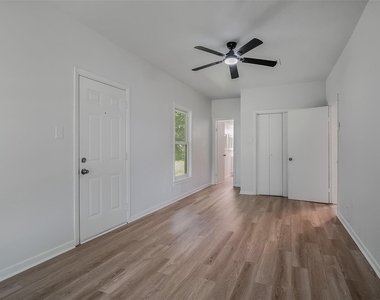 1421 S Scullin Avenue - Photo Thumbnail 16