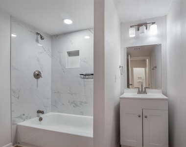1421 S Scullin Avenue - Photo Thumbnail 20