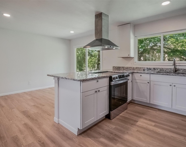 1421 S Scullin Avenue - Photo Thumbnail 11