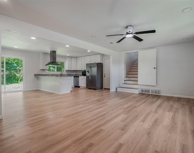 1421 S Scullin Avenue - Photo Thumbnail 8