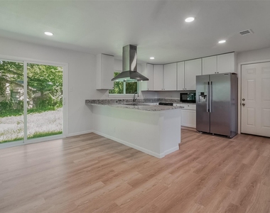1421 S Scullin Avenue - Photo Thumbnail 1