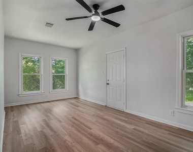 1421 S Scullin Avenue - Photo Thumbnail 7