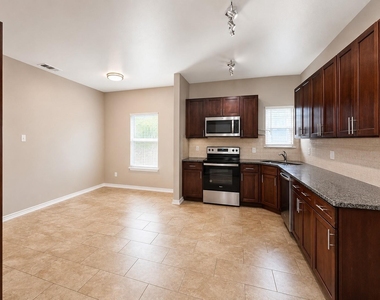 719 E 6th Street - Photo Thumbnail 9