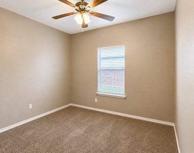 719 E 6th Street - Photo Thumbnail 14