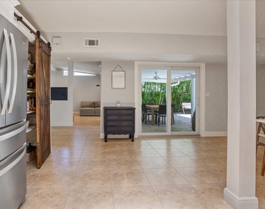1110 Sw 15th Street - Photo Thumbnail 8