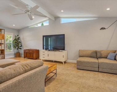 1110 Sw 15th Street - Photo Thumbnail 1