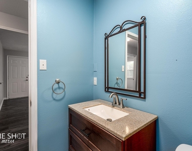 2133 Ross Avenue - Photo Thumbnail 16