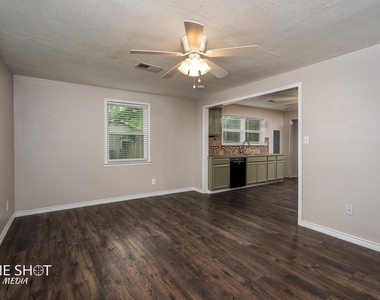 2133 Ross Avenue - Photo Thumbnail 3