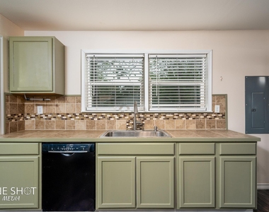 2133 Ross Avenue - Photo Thumbnail 10
