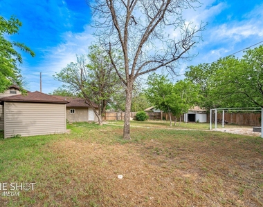 2133 Ross Avenue - Photo Thumbnail 20