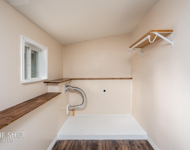 2133 Ross Avenue - Photo Thumbnail 14