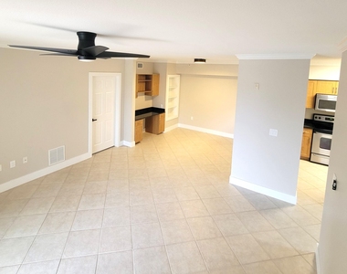 6418 Emerald Dunes Drive - Photo Thumbnail 13