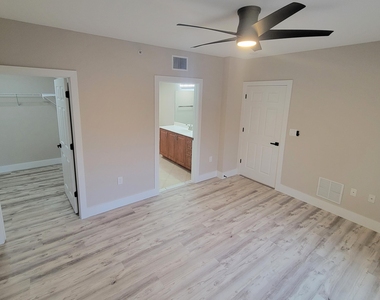6418 Emerald Dunes Drive - Photo Thumbnail 32