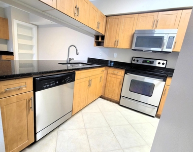 6418 Emerald Dunes Drive - Photo Thumbnail 8