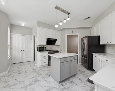 937 Parker Drive - Photo Thumbnail 8