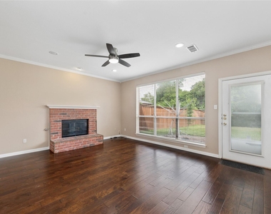 937 Parker Drive - Photo Thumbnail 2