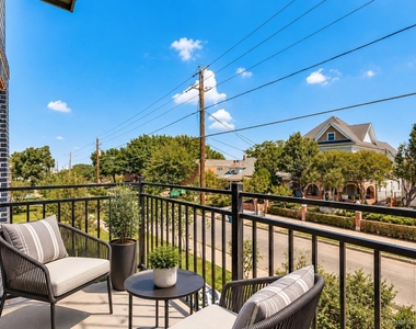701 N Lancaster Avenue - Photo Thumbnail 8