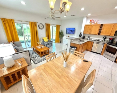 8000 Carnoustie Place - Photo Thumbnail 4