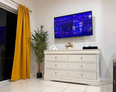 8000 Carnoustie Place - Photo Thumbnail 9