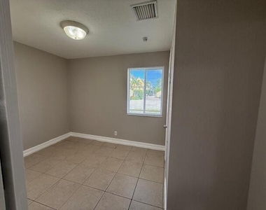 400 Metcalf Court - Photo Thumbnail 13