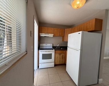 400 Metcalf Court - Photo Thumbnail 2