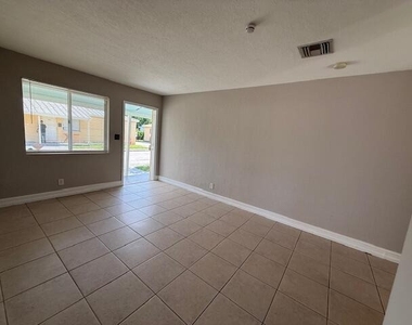 400 Metcalf Court - Photo Thumbnail 8