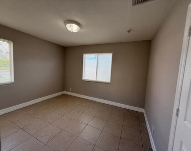 400 Metcalf Court - Photo Thumbnail 7