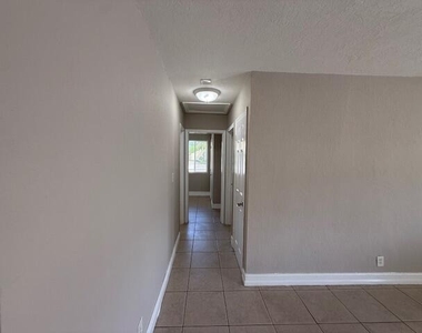 400 Metcalf Court - Photo Thumbnail 11