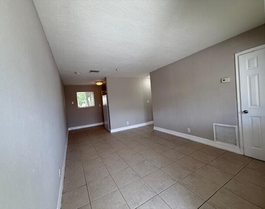 400 Metcalf Court - Photo Thumbnail 5