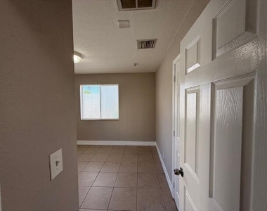 400 Metcalf Court - Photo Thumbnail 15