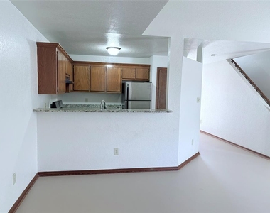 3200 Ridgecrest Court - Photo Thumbnail 5